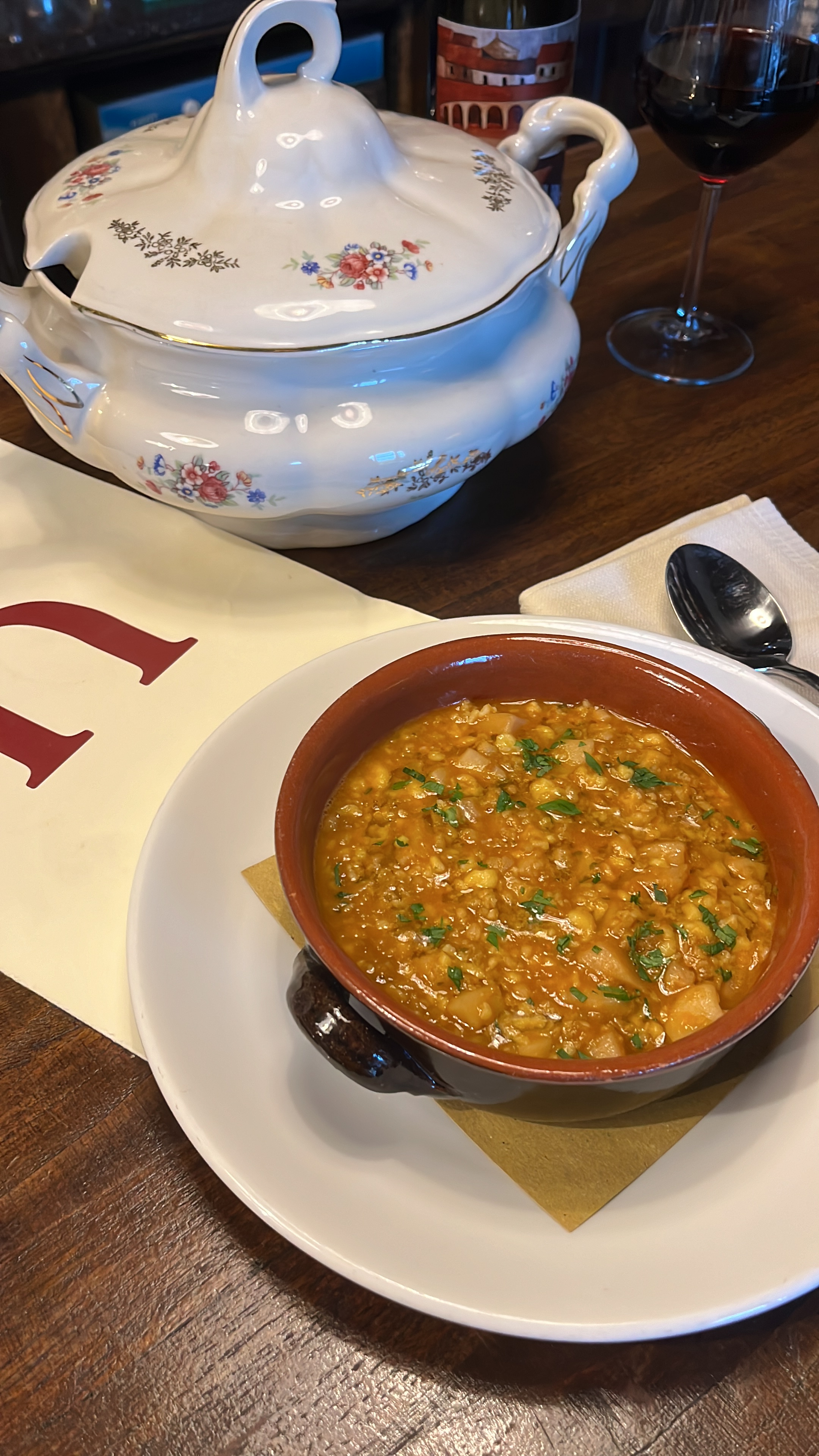 Zuppa della tradizione servita in coccio